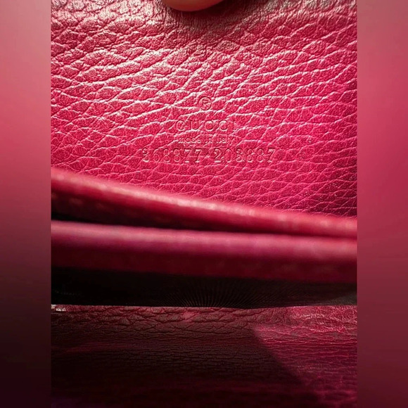 Vintage Gucci Zip Around Leather Wallet - Pink Calfskin - 1990s Pebbled Leather - Picture 8 of 9